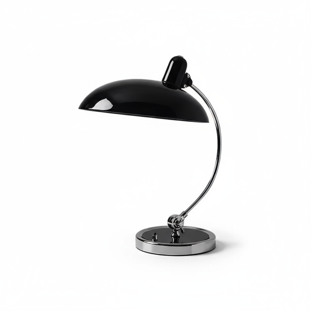 ScandiArc Tischlampe – Bauhaus-inspirierte Design-Tischleuchte mit gebogenem Metallarm in Chrom für Schreibtisch, Nachttisch & Wohnzimmer