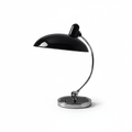 ScandiArc Tischlampe – Bauhaus-inspirierte Design-Tischleuchte mit gebogenem Metallarm in Chrom für Schreibtisch, Nachttisch & Wohnzimmer