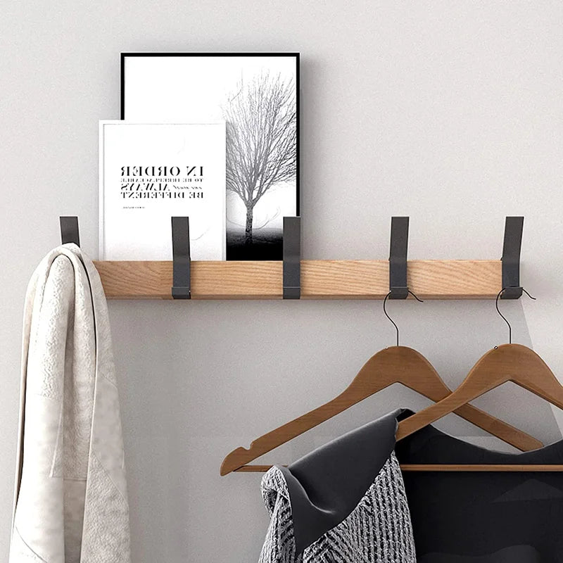 Nordische Wandgarderobe mit 5 verstellbaren Doppelhaken – Garderobenhaken aus Gummibaumholz & Aluminium in Schwarz & Holzoptik für Flur & Schlafzimmer