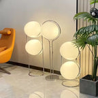 Stehlampe im Wohnzimmer
