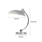 ScandiArc Tischlampe – Bauhaus-inspirierte Design-Tischleuchte mit gebogenem Metallarm in Chrom für Schreibtisch, Nachttisch & Wohnzimmer
