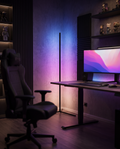 RGB Eck-Stehleuchte in Farbe im Gamingzimmer