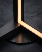 Nahaufnahme Eckdesign der RGB Eck-Stehleuchte